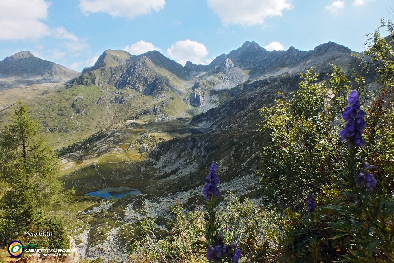 19 Laghi di Porcile, basso e medio....JPG